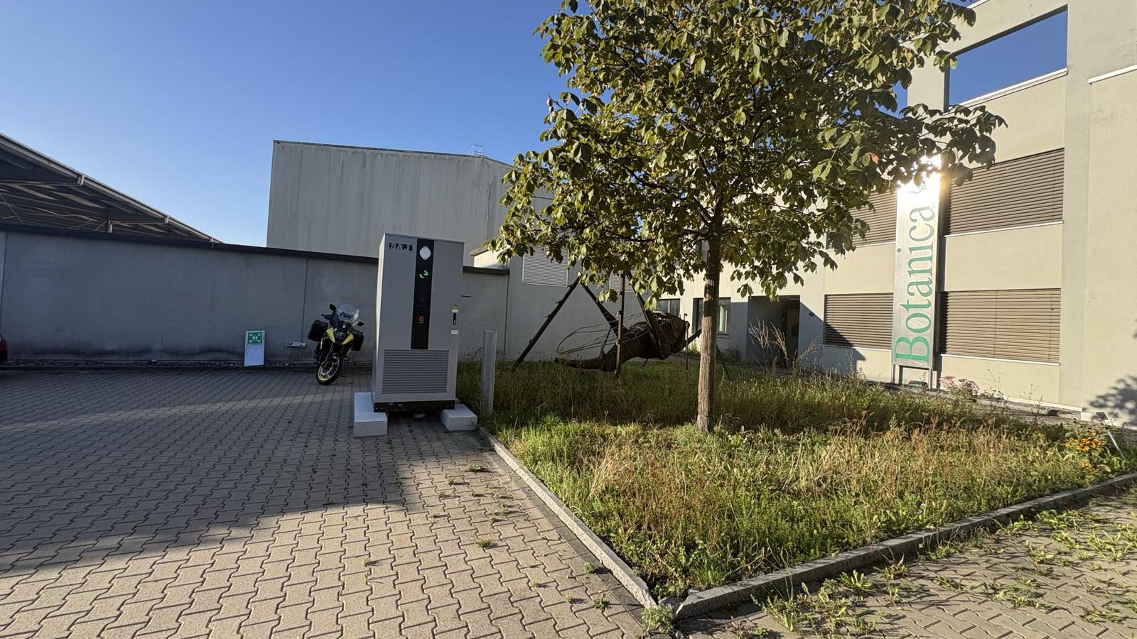Batteriespeicher 125 kW / 261 kWh für die Acinato AG